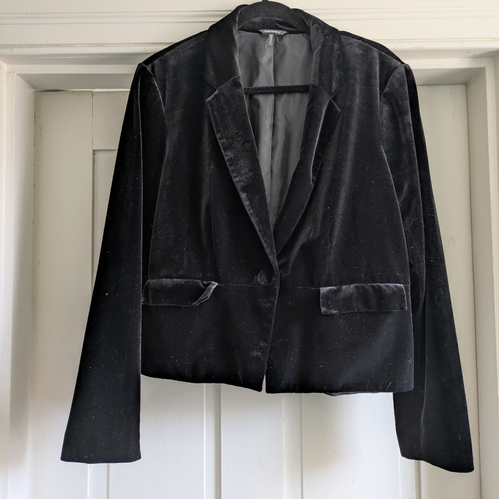 Daisy Fuentes Black Velvet Cropped Blazer w/ Pockets